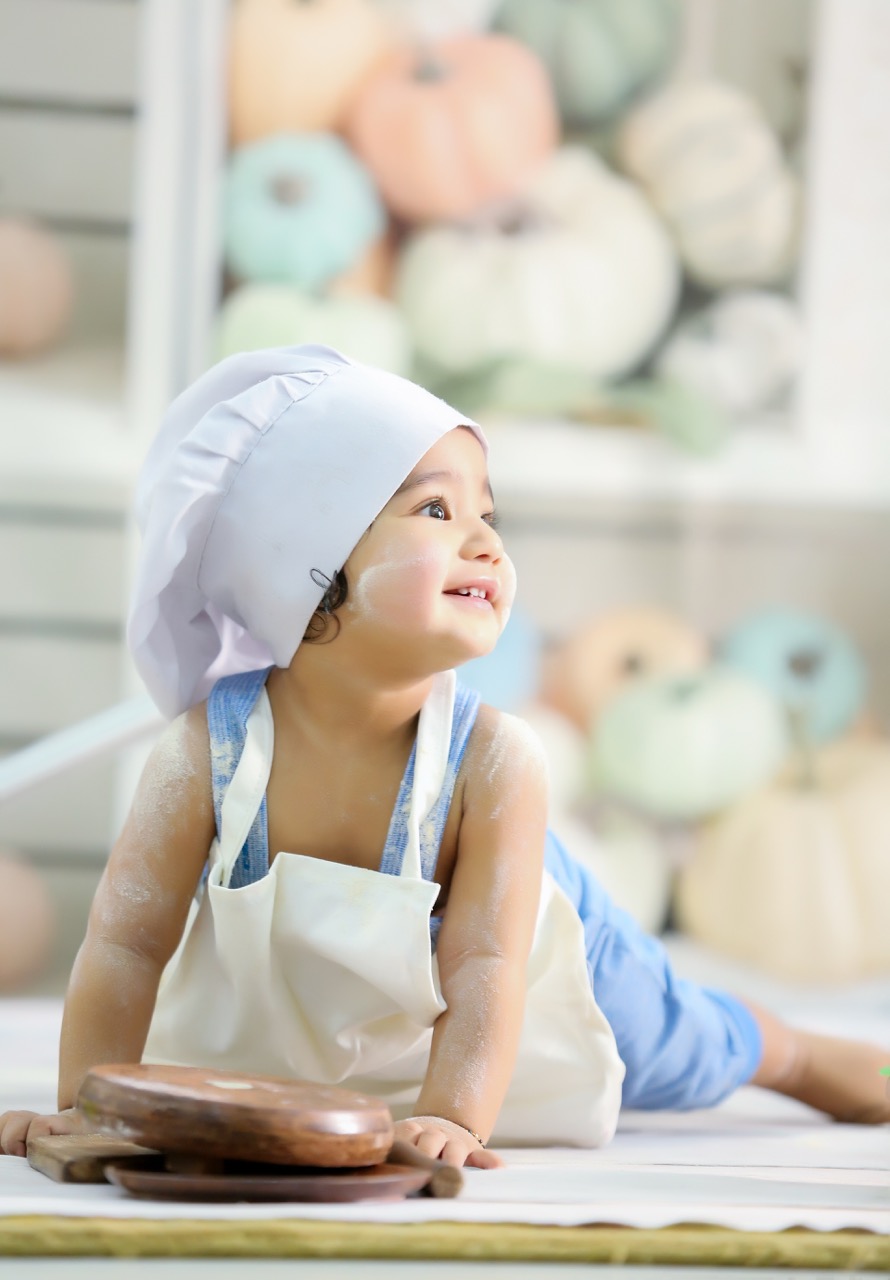 baby in chef costume photography